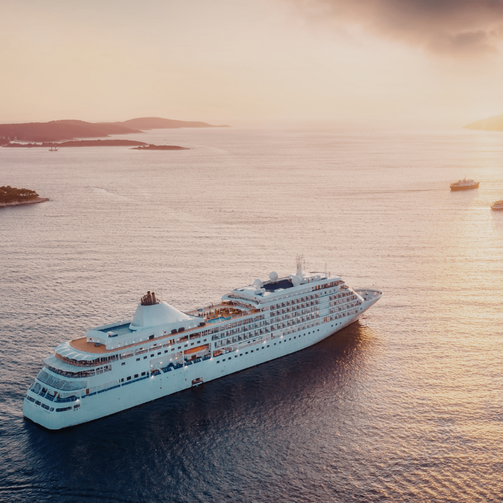 Luxury Cruises & Yacht Experiences